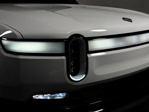 Used 2024 Rivian R1S Adventure AWD/4WD image 15