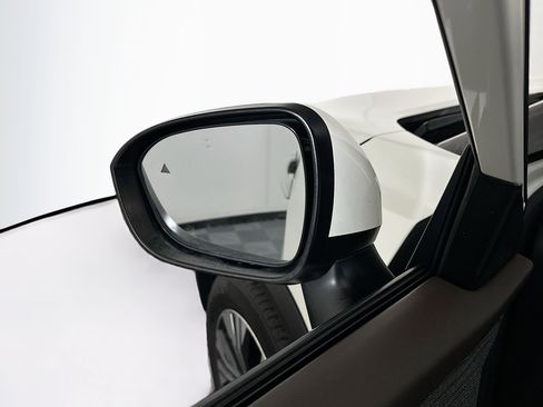 Used 2023 Nissan Rogue SV image 16