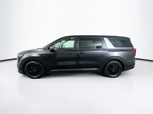 Used 2025 Kia Carnival FWD image 4