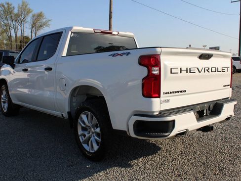 Used 2020 Chevrolet Silverado 1500 Custom w/ Custom Value Package image 14