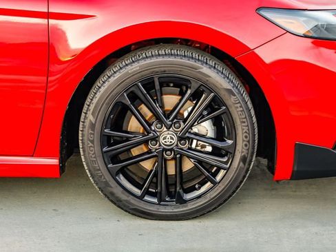 Used 2025 Toyota Camry SE image 11