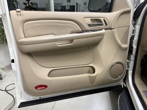 Used 2009 Cadillac Escalade AWD image 10