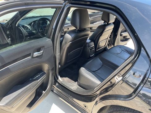 Used 2017 Chrysler 300 Limited RWD image 25
