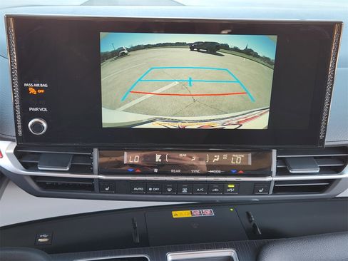 Used 2026 Toyota Sienna XLE image 23