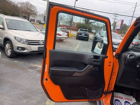 Used 2013 Jeep Wrangler Unlimited Sahara AWD/4WD image 9