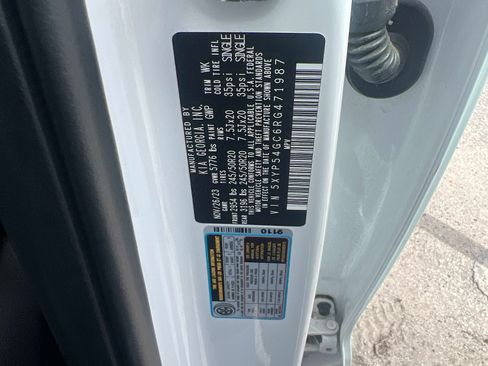 Certified 2024 Kia Telluride SX w/ Towing Package FWD image 8