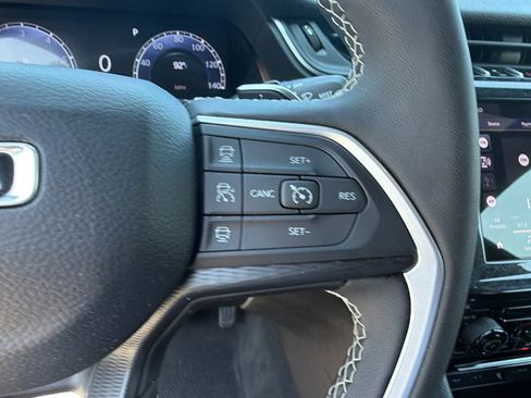 Used 2025 Jeep Grand Cherokee Laredo X RWD image 28
