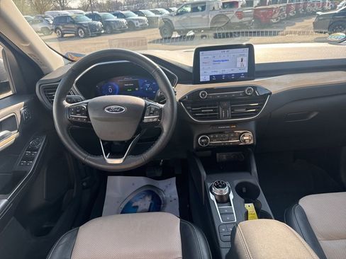 Used 2021 Ford Escape Titanium w/ Titanium Elite Package AWD/4WD image 6