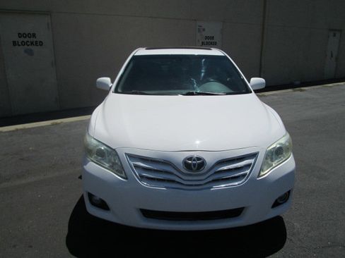 Used 2011 Toyota Camry XLE w/ SE/XLE Extra-Value Pkg FWD image 7