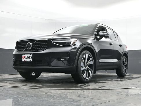 New 2026 Volvo XC40 B5 Plus w/ Protection Package Premier AWD/4WD image 42