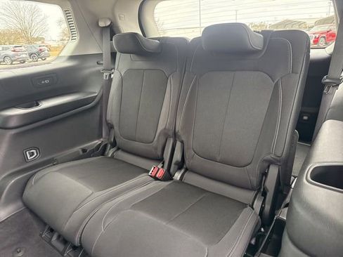 Used 2022 Jeep Grand Cherokee L Laredo w/ Luxury Tech Group I image 17