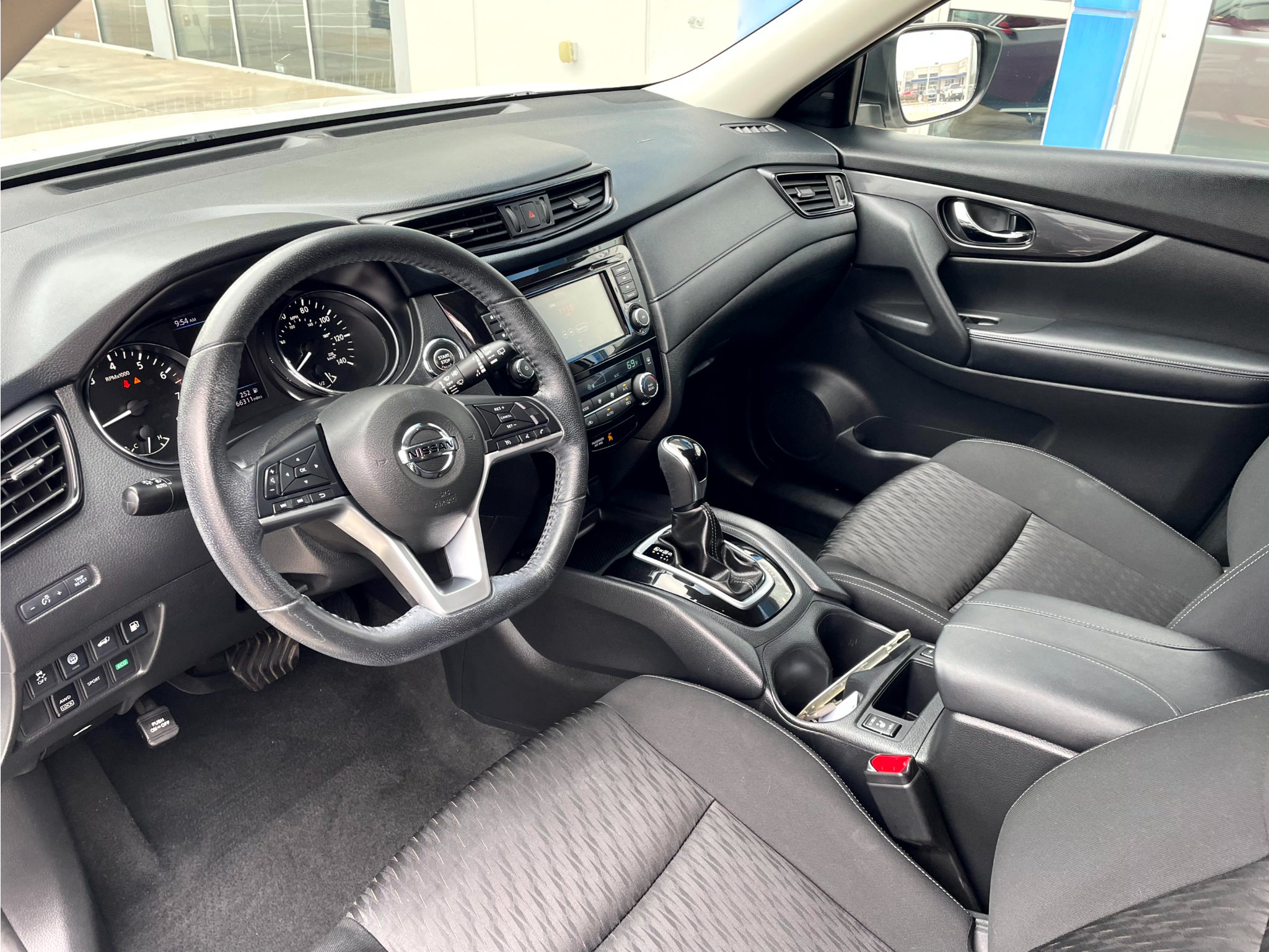 Used 2020 Nissan Rogue SV AWD/4WD image 12