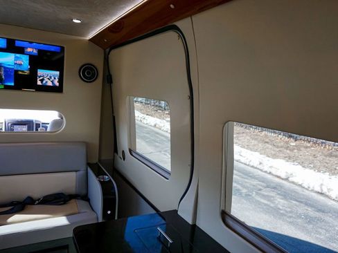Used 2015 Mercedes-Benz Sprinter 2500 image 35