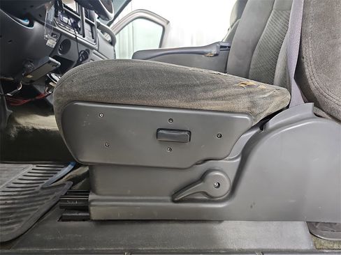 Used 2003 Chevrolet Silverado 2500 LS image 32