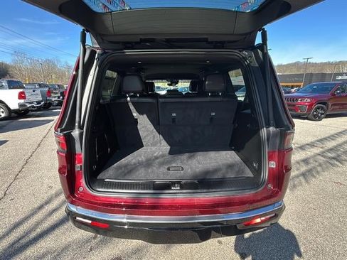 Used 2023 Jeep Wagoneer Series II AWD/4WD image 30