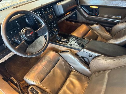 Used 1987 Chevrolet Corvette Coupe RWD image 9