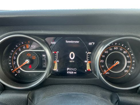 Used 2018 Jeep Wrangler Unlimited Sahara AWD/4WD image 16