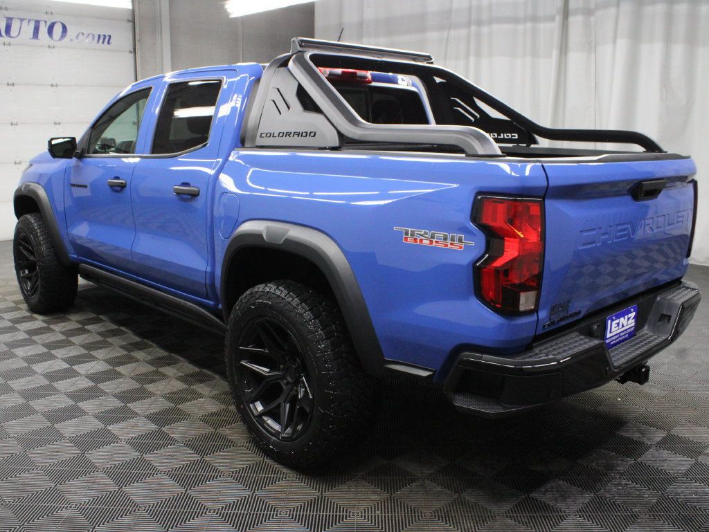 Used 2025 Chevrolet Colorado Trail Boss w/ Midnight Edition AWD/4WD image 9