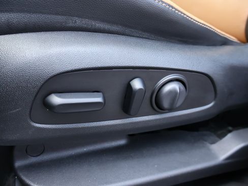 Used 2020 Chevrolet Equinox Premier FWD image 9