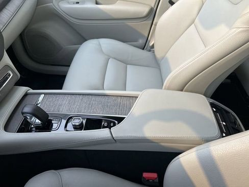 Certified 2024 Volvo XC90 B5 Plus w/ Protection Package Premier image 25