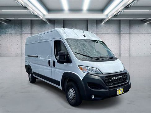 Used 2025 RAM ProMaster 2500 w/ Convenience Group FWD image 3
