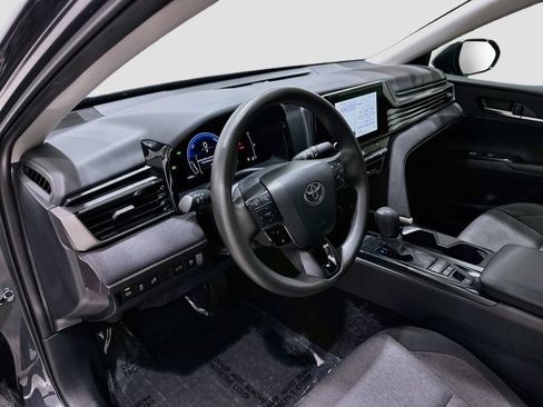 Used 2025 Toyota Camry LE w/ Convenience Package FWD image 9
