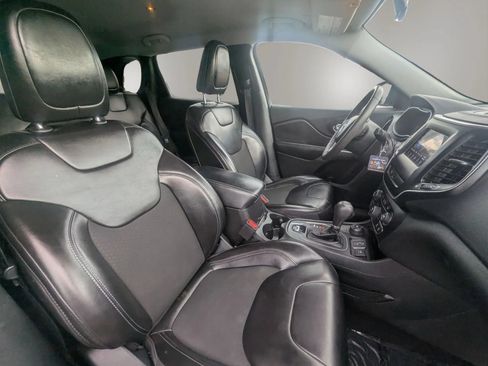Used 2020 Jeep Cherokee Latitude Plus AWD/4WD image 9