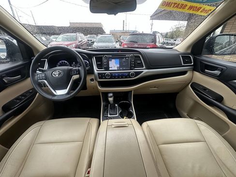 Used 2016 Toyota Highlander XLE AWD/4WD image 24