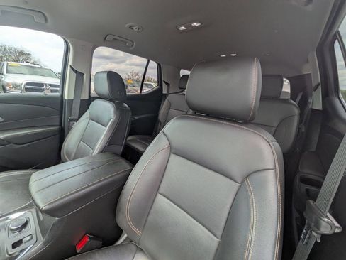 Used 2021 Chevrolet Traverse LT w/ LT Premium Package image 12