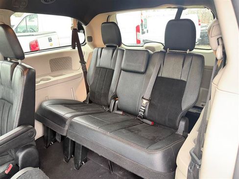 Used 2018 Dodge Grand Caravan SXT FWD image 23