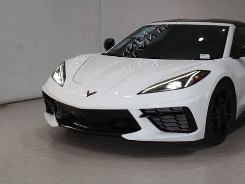 Used 2021 Chevrolet Corvette Stingray Premium Cpe w/ Z51 Performance Package RWD image 2