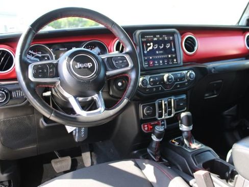 Used 2022 Jeep Gladiator Rubicon w/ Cold Weather Group AWD/4WD image 16