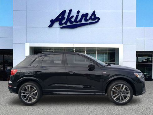 Used 2025 Audi Q3 2.0T Premium image 1