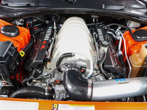 Used 2010 Dodge Challenger SRT8 image 27