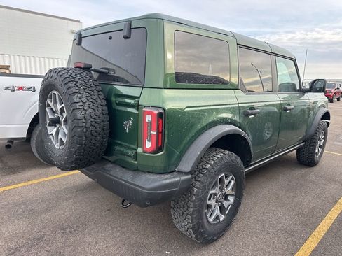 Used 2025 Ford Bronco Badlands image 8