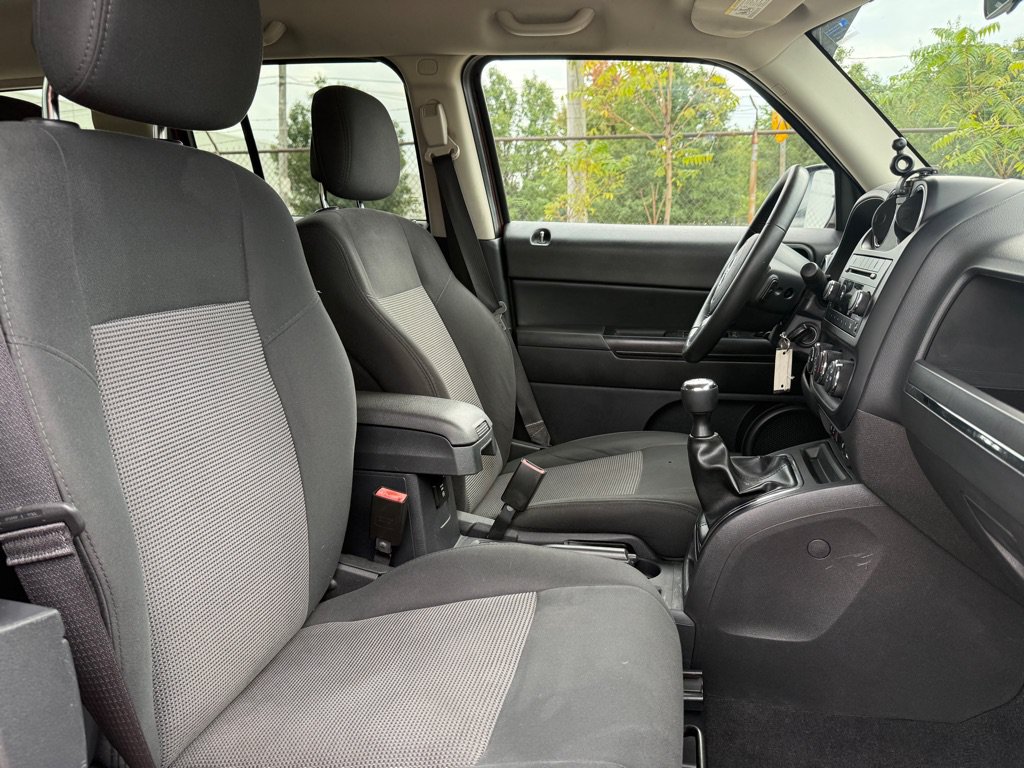 Used 2012 Jeep Patriot Latitude AWD/4WD image 7