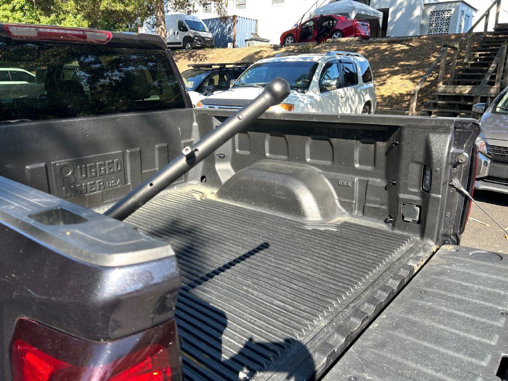 Used 2025 GMC Sierra 1500 SLT AWD/4WD image 23