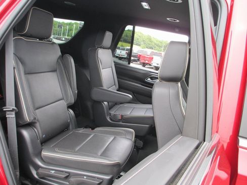 Certified 2023 GMC Yukon SLT w/ SLT Luxury Package image 23