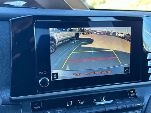 Used 2025 Toyota Camry SE image 17