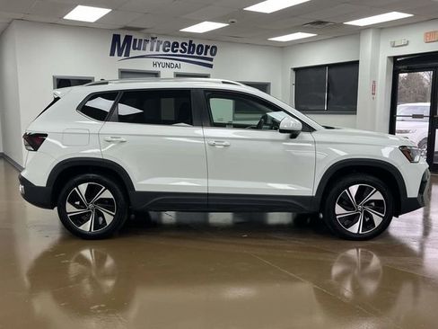 Used 2025 Volkswagen Taos SE image 4