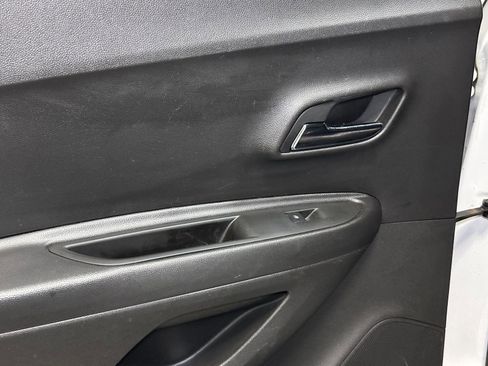 Used 2019 Chevrolet Trax LT w/ LT Convenience Package image 31