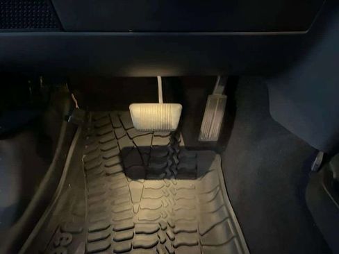 Used 2017 Jeep Wrangler Unlimited Sport w/ Connectivity Group image 40