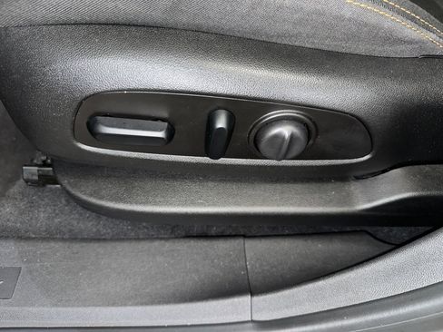 Used 2019 GMC Terrain SLE w/ Driver Convenience Package image 3