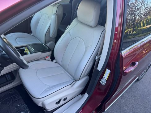 Used 2021 Chrysler Pacifica Limited w/ Premium & Safety Sphere Group FWD image 25