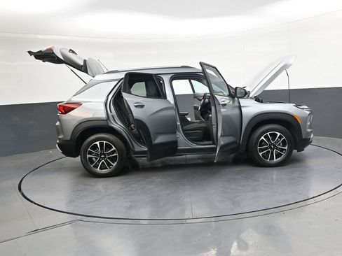 Used 2025 Chevrolet TrailBlazer LT AWD/4WD image 30