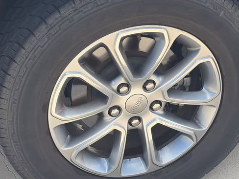 Used 2015 Jeep Grand Cherokee Limited image 8