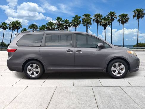 Used 2017 Toyota Sienna LE FWD image 5