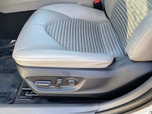 Used 2023 Toyota Camry SE image 17