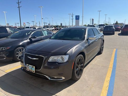 Used 2016 Chrysler 300 C AWD/4WD image 3