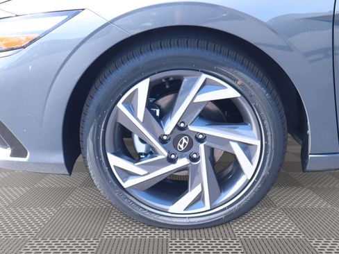 New 2026 Hyundai Elantra Limited FWD image 4